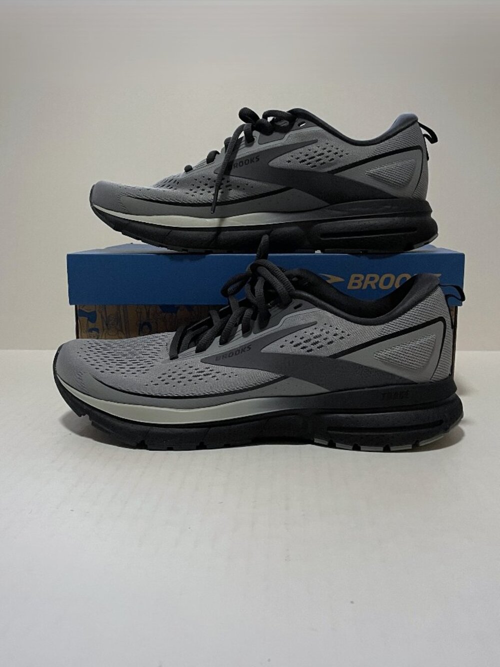 Brooks Trace 3 Running Shoes Men's Size 8 D Med Grey/Black Style# 110412 1D 049